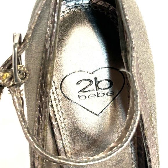 2B Bebe Gray Silver Stiletto Platform Heels Pumps Faux Suede Snake Women Size 8 - Picture 6 of 12